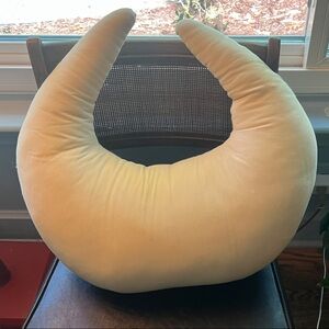 Snuggle Me Organic Nursing Pillow - Butter Yellow